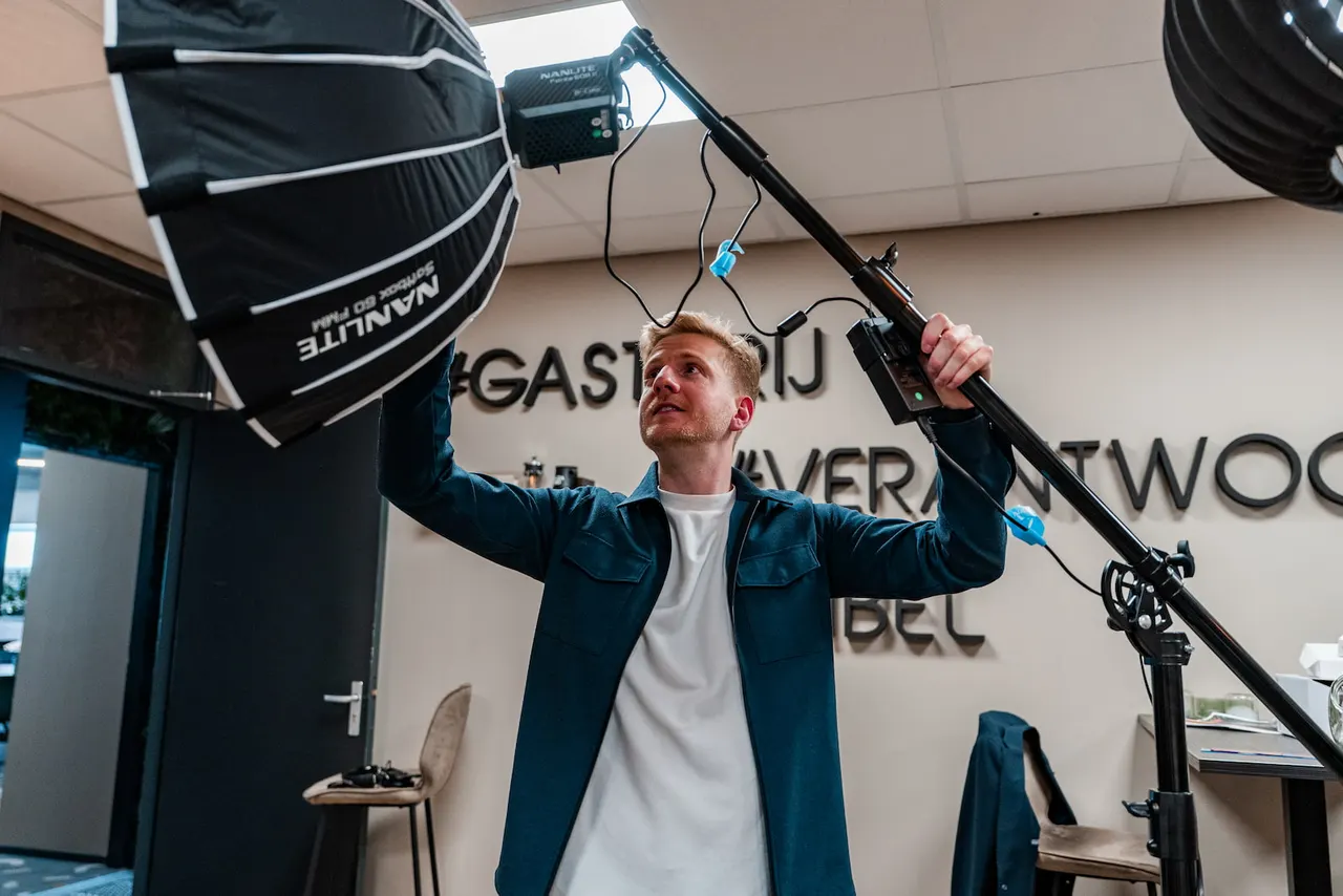 Podcastproductie van WeAreTellers op locatie.